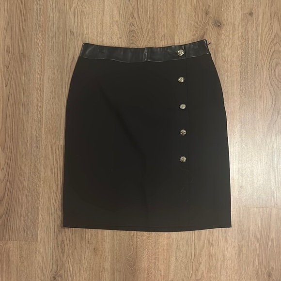 Elegant Black Faux Button-Down Skirt - Picture 1 of 4